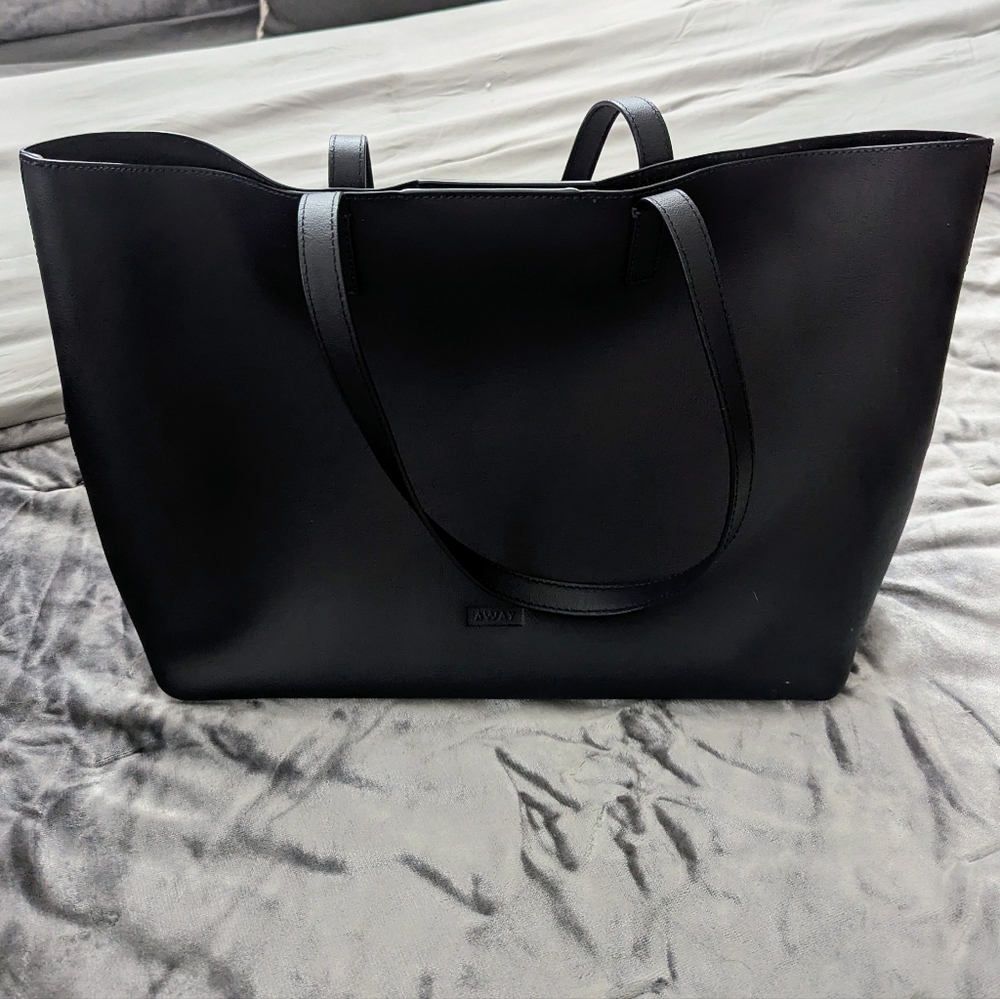 Away Latitude Tote - Navy Blue